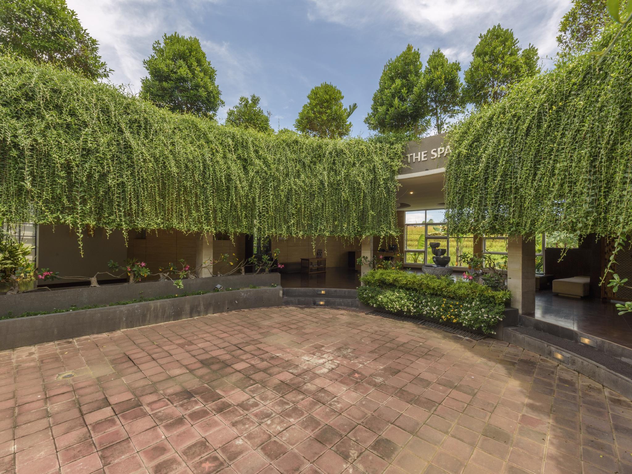 Ngoại cảnh khách sạn