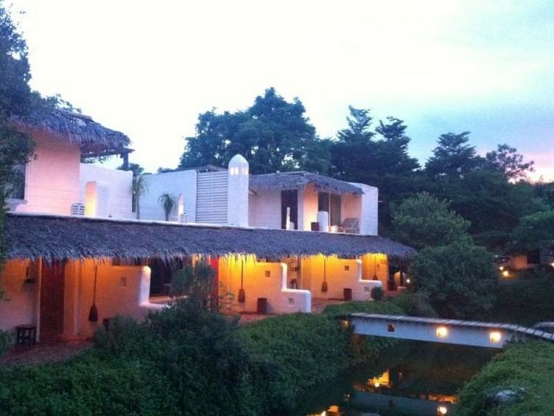 Ngoại cảnh khách sạn