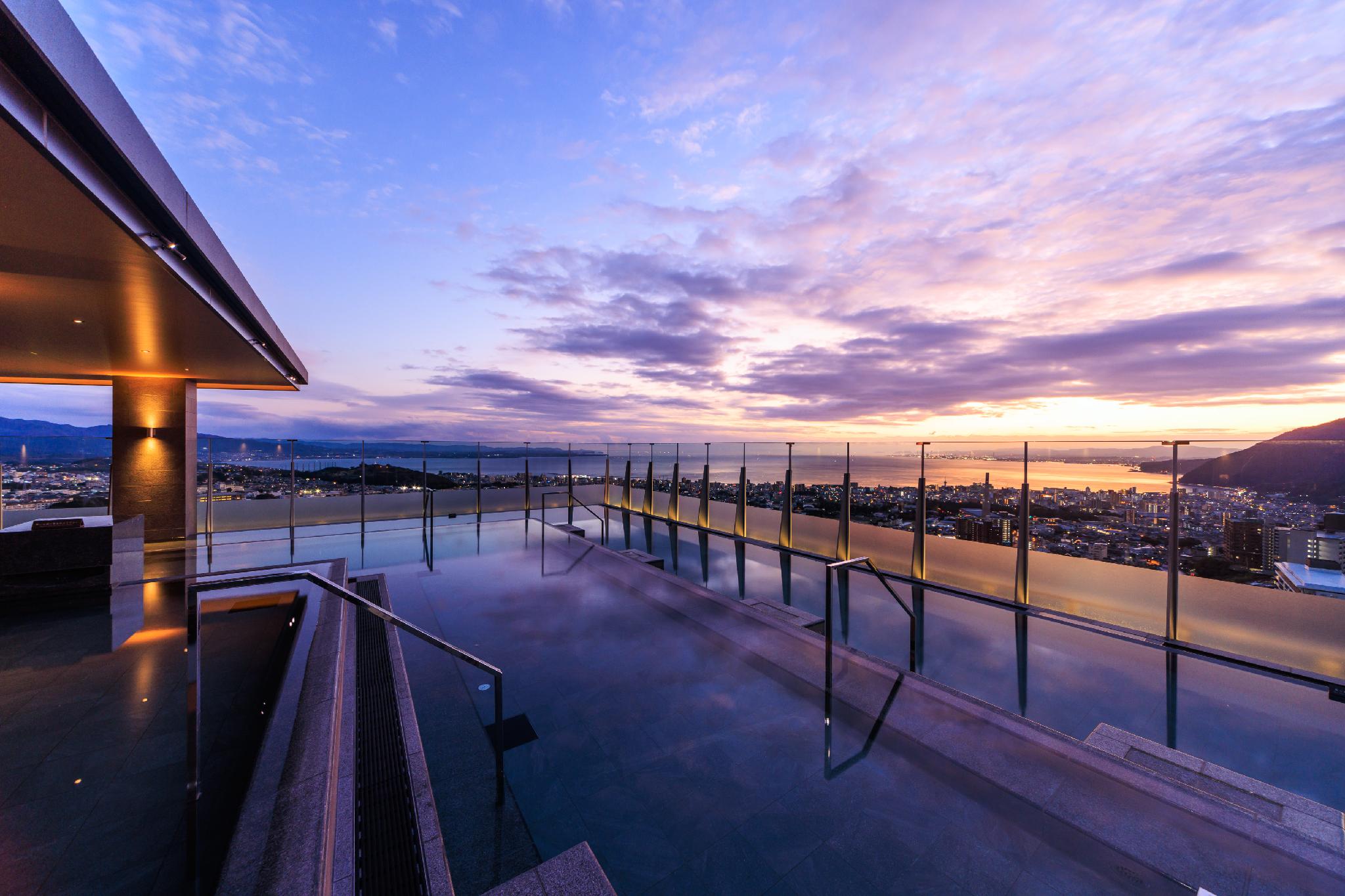 Tắm suối nước nóng