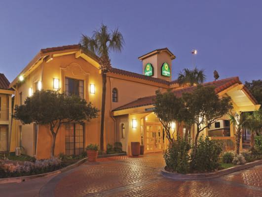 Ngoại cảnh khách sạn