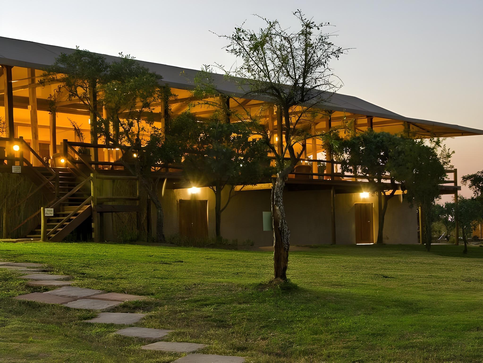 Ngoại cảnh khách sạn