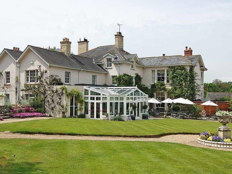 Ngoại cảnh khách sạn