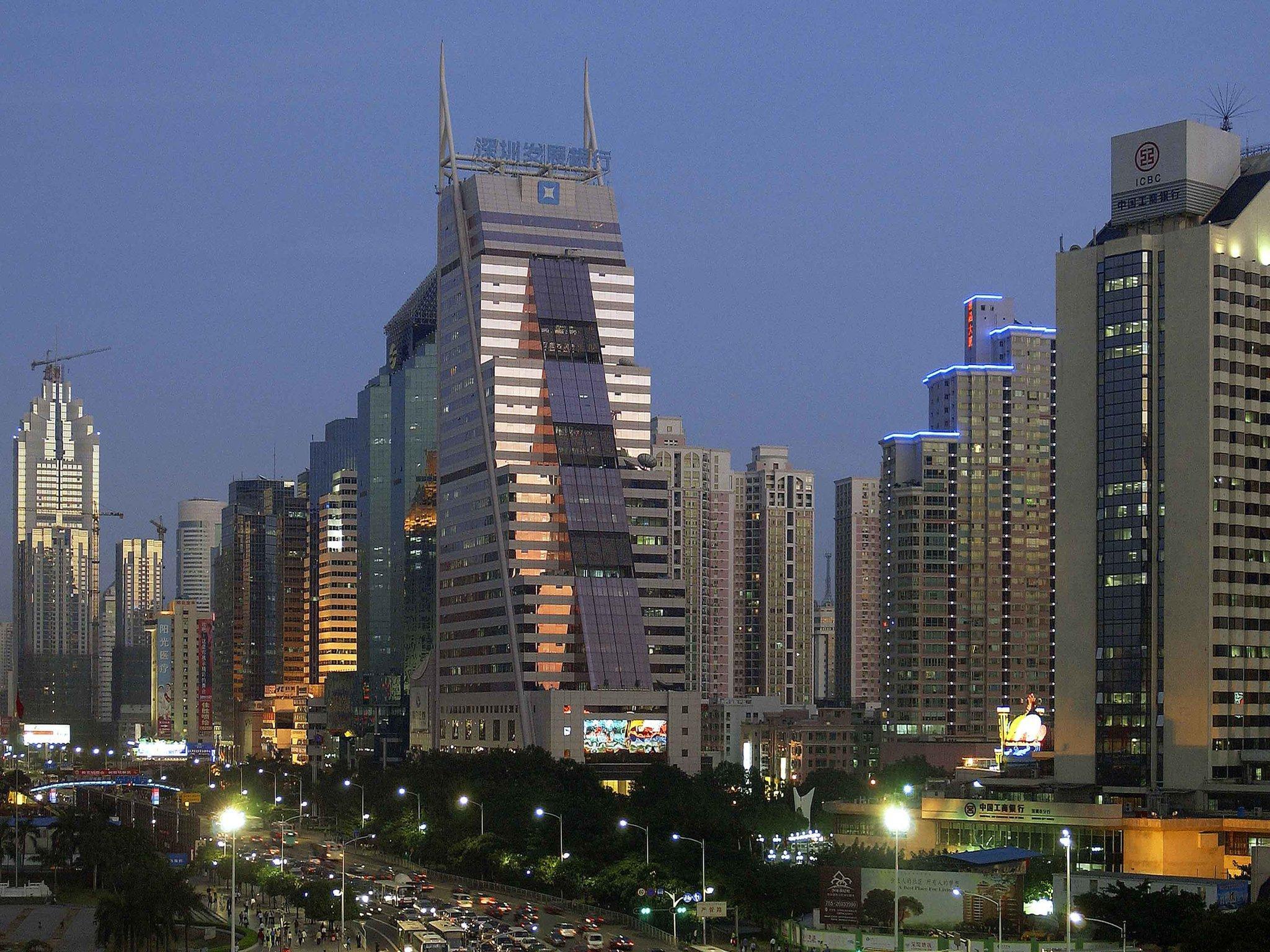 Khu vực xung quanh