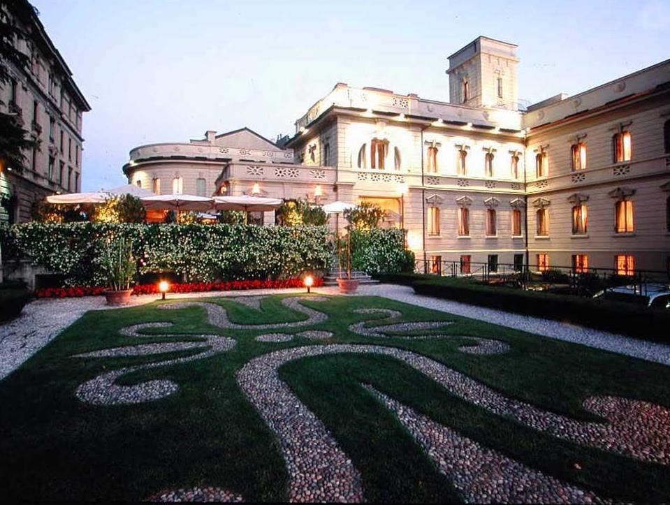 Ngoại cảnh khách sạn