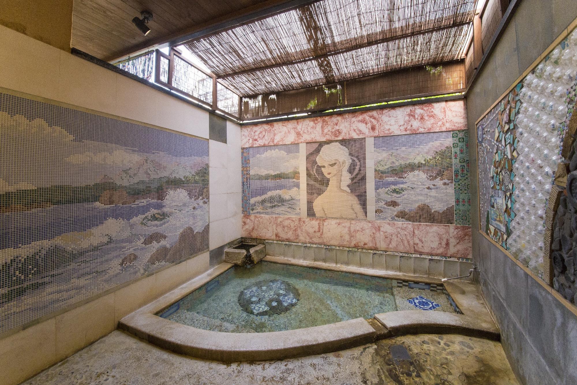 Tắm suối nước nóng