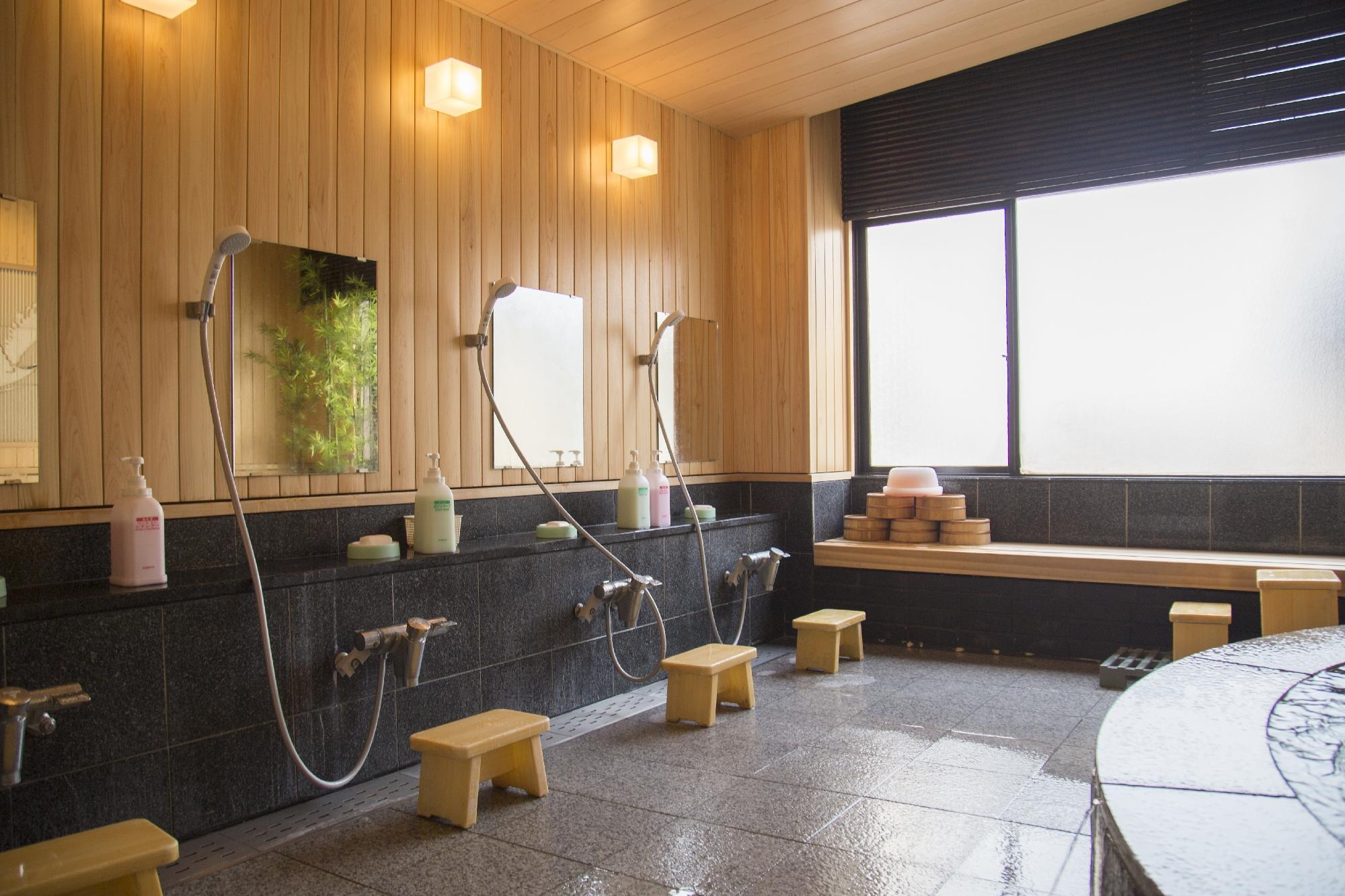 Tắm suối nước nóng