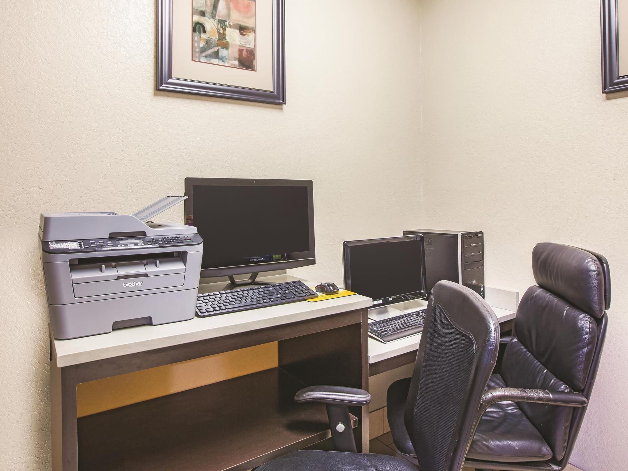 Trung tâm hội nghị