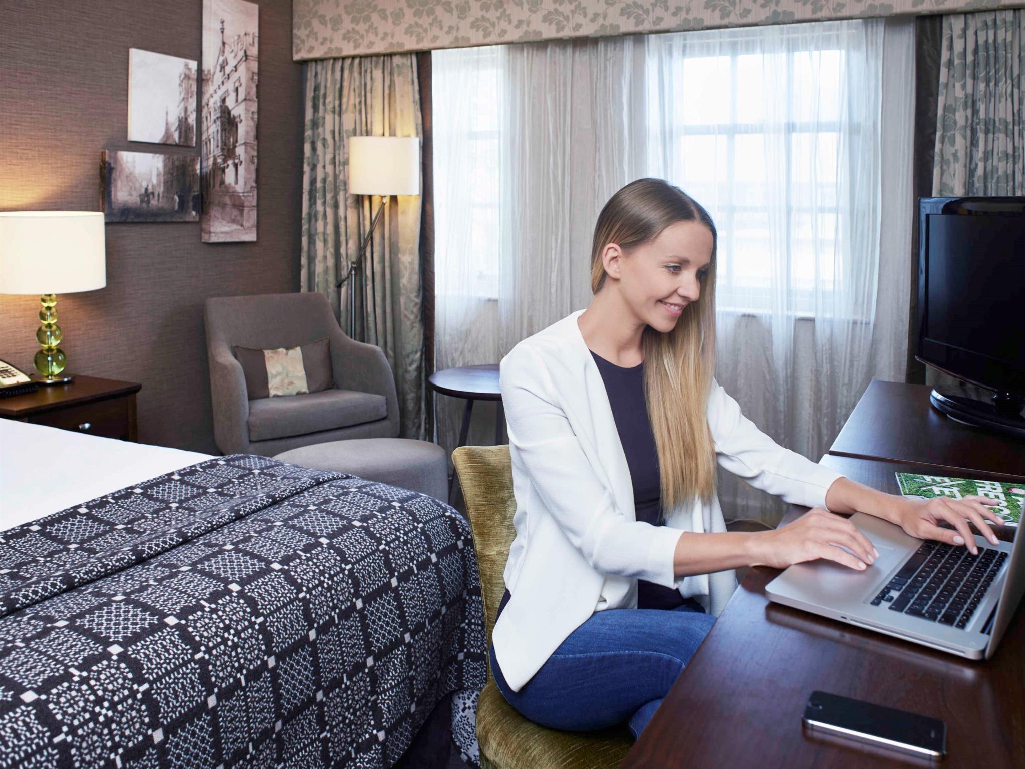 Trung tâm hội nghị