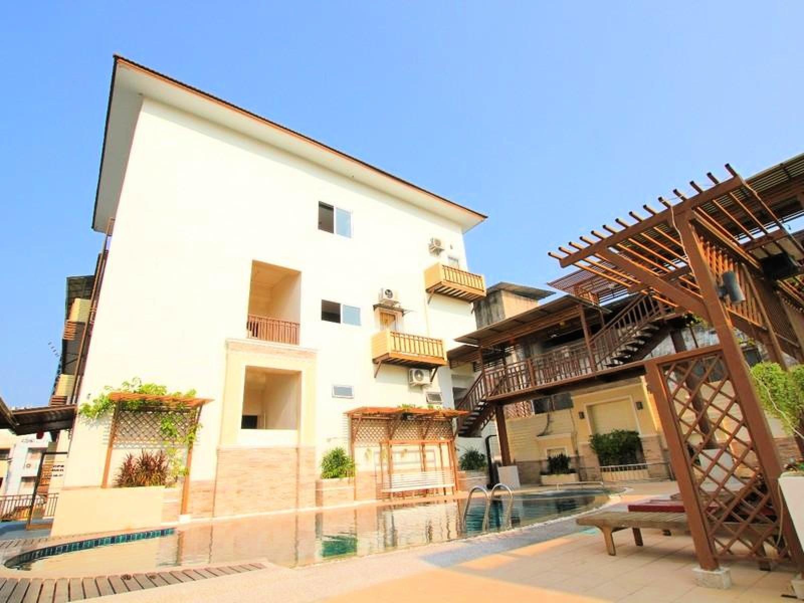 Ngoại cảnh khách sạn