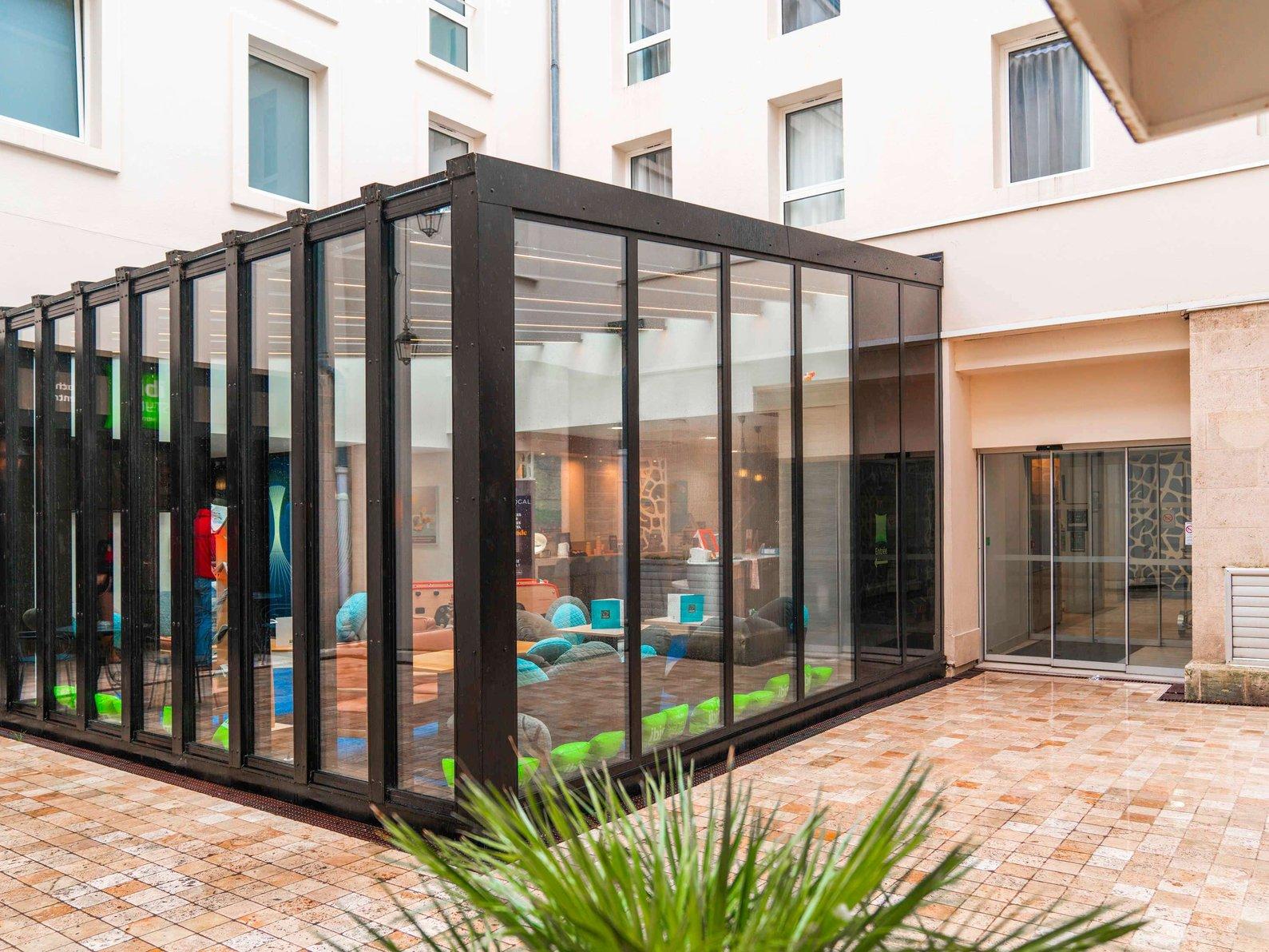 Ngoại cảnh khách sạn