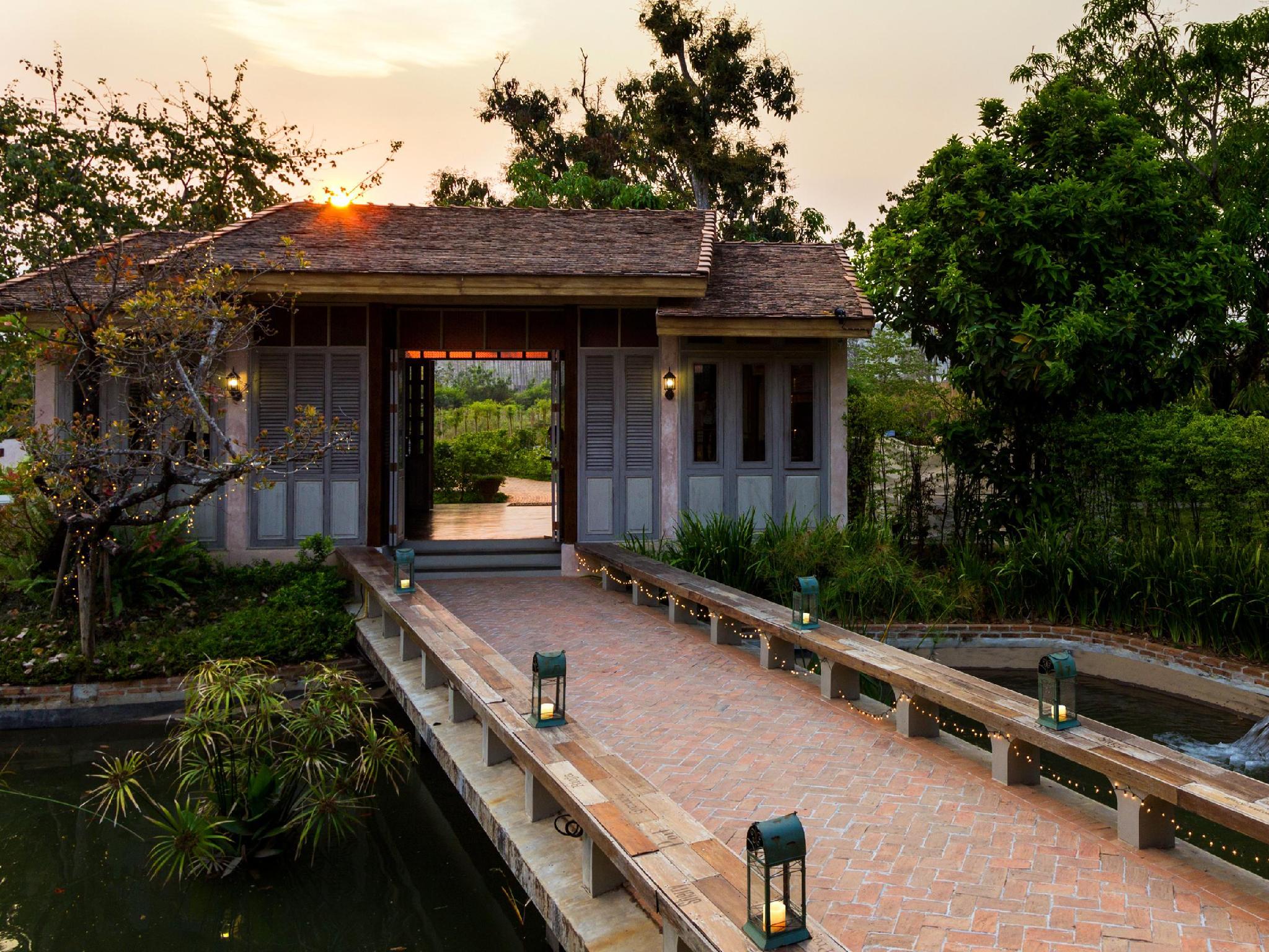 Ngoại cảnh khách sạn