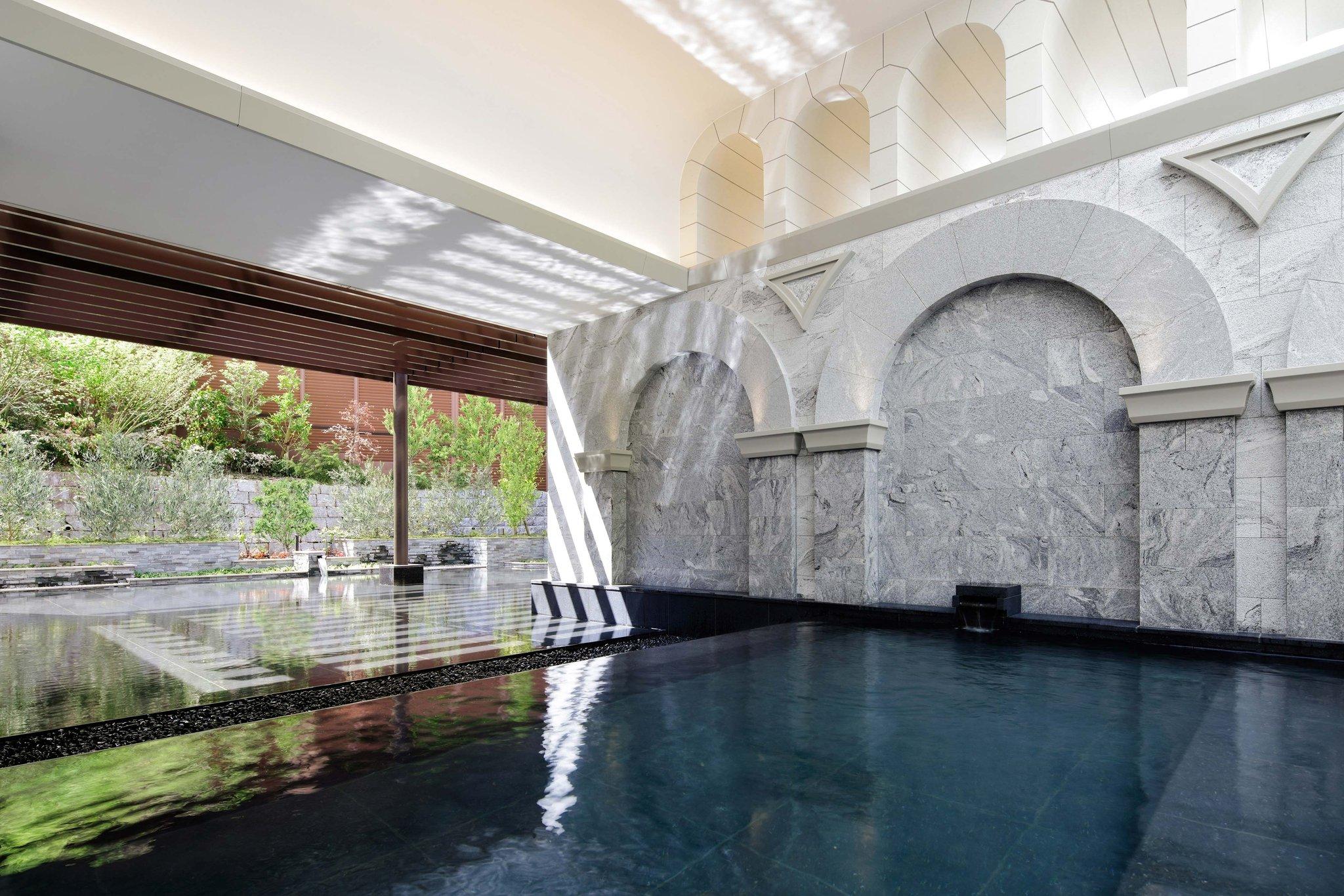 Tắm suối nước nóng