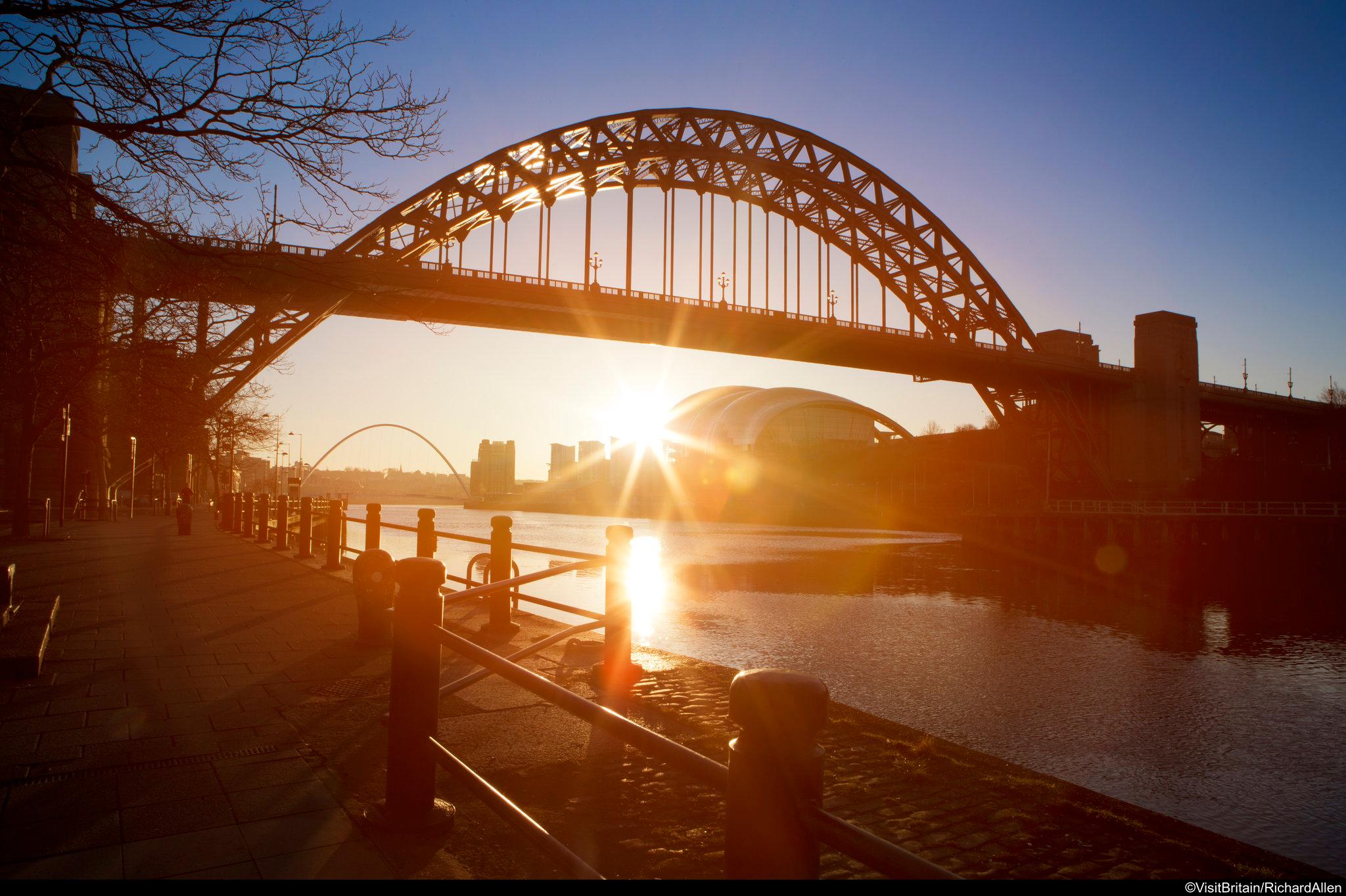 Nơi tham quan gần đây