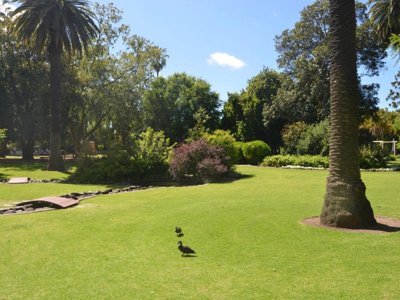 Nơi tham quan gần đây