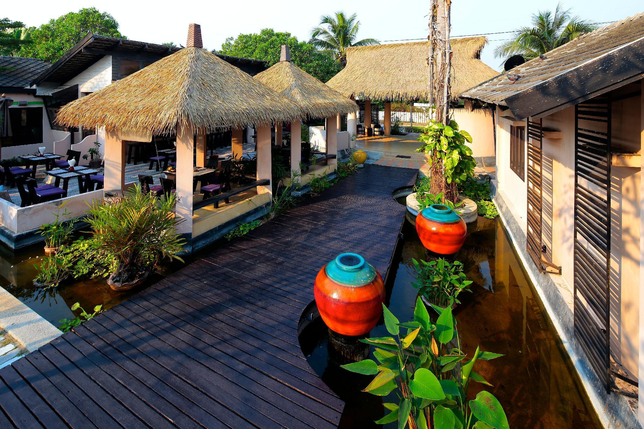 Khu vực xung quanh