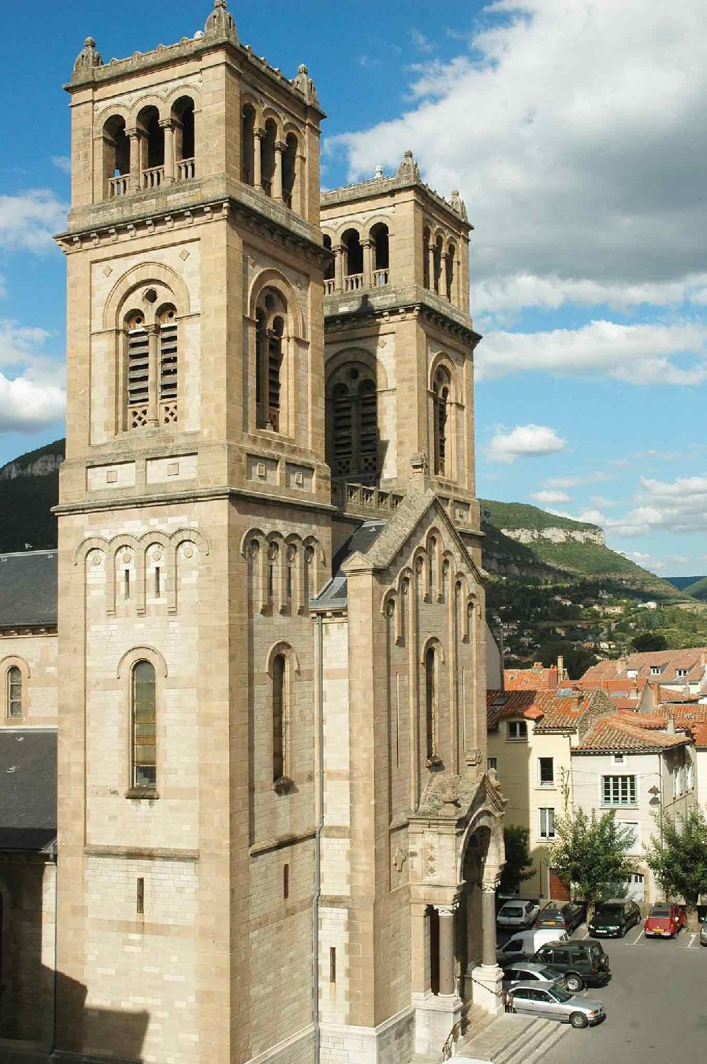 Khu vực xung quanh