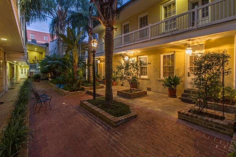 Ngoại cảnh khách sạn