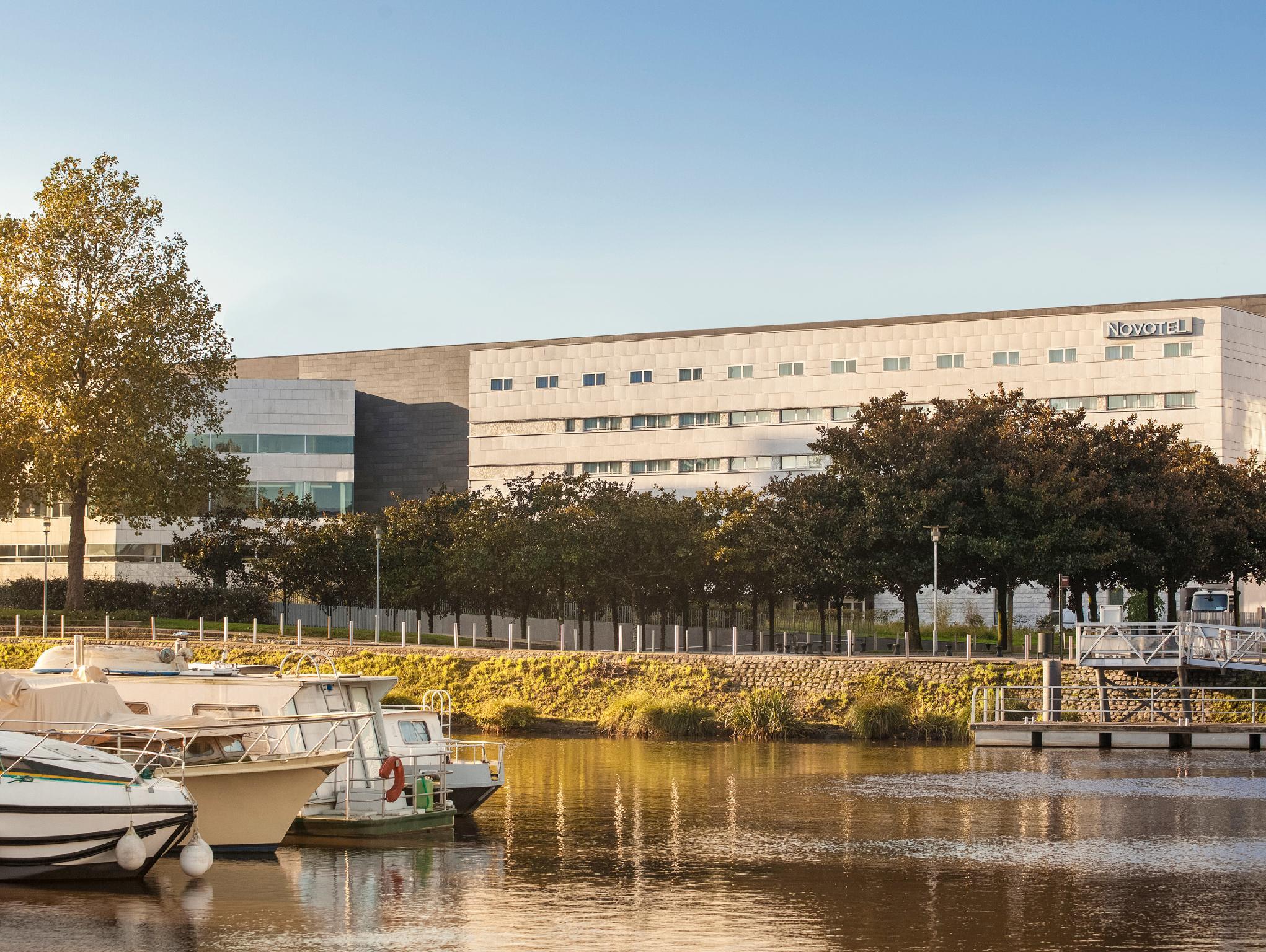 Ngoại cảnh khách sạn