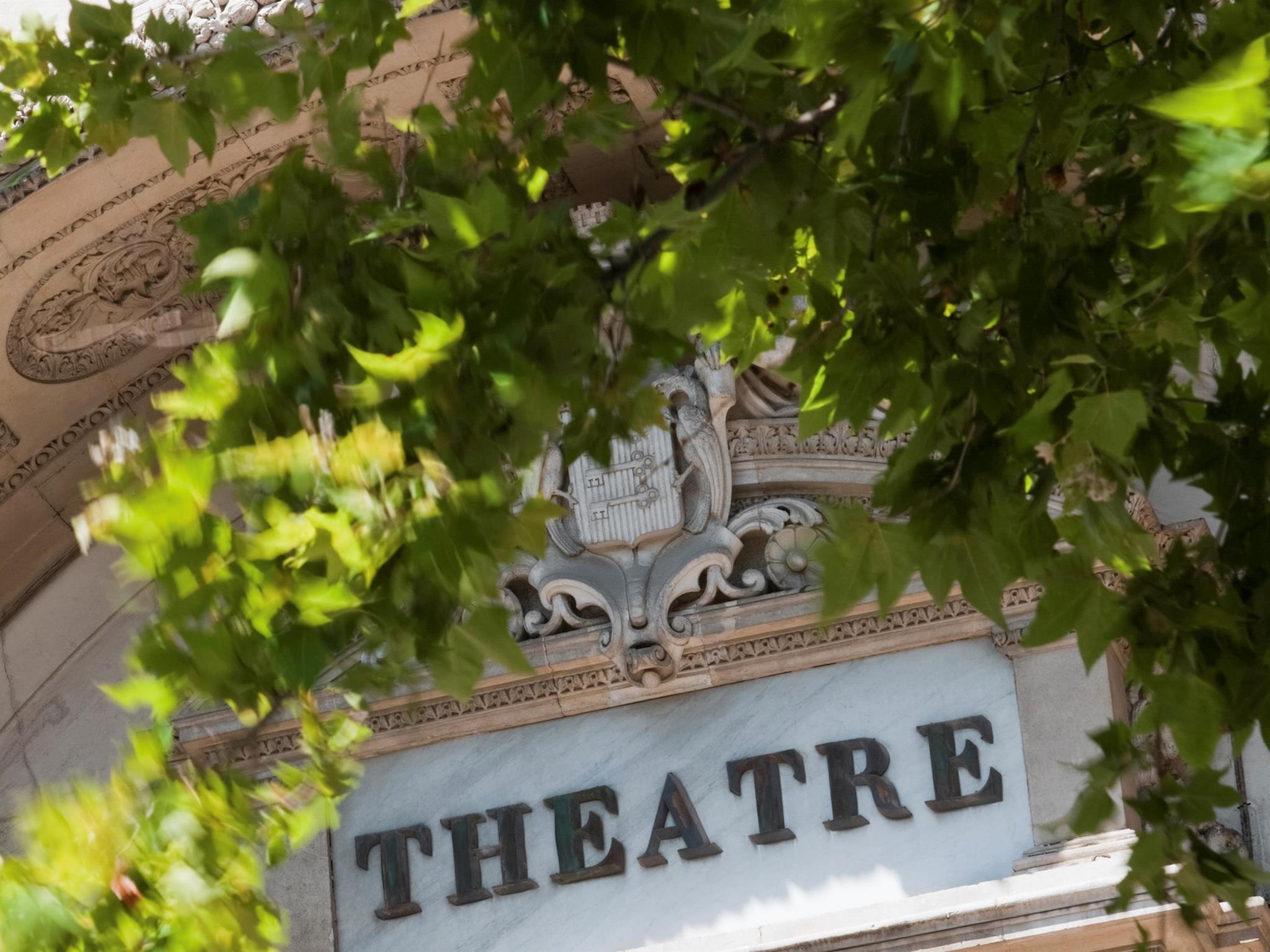 Ngoại cảnh khách sạn