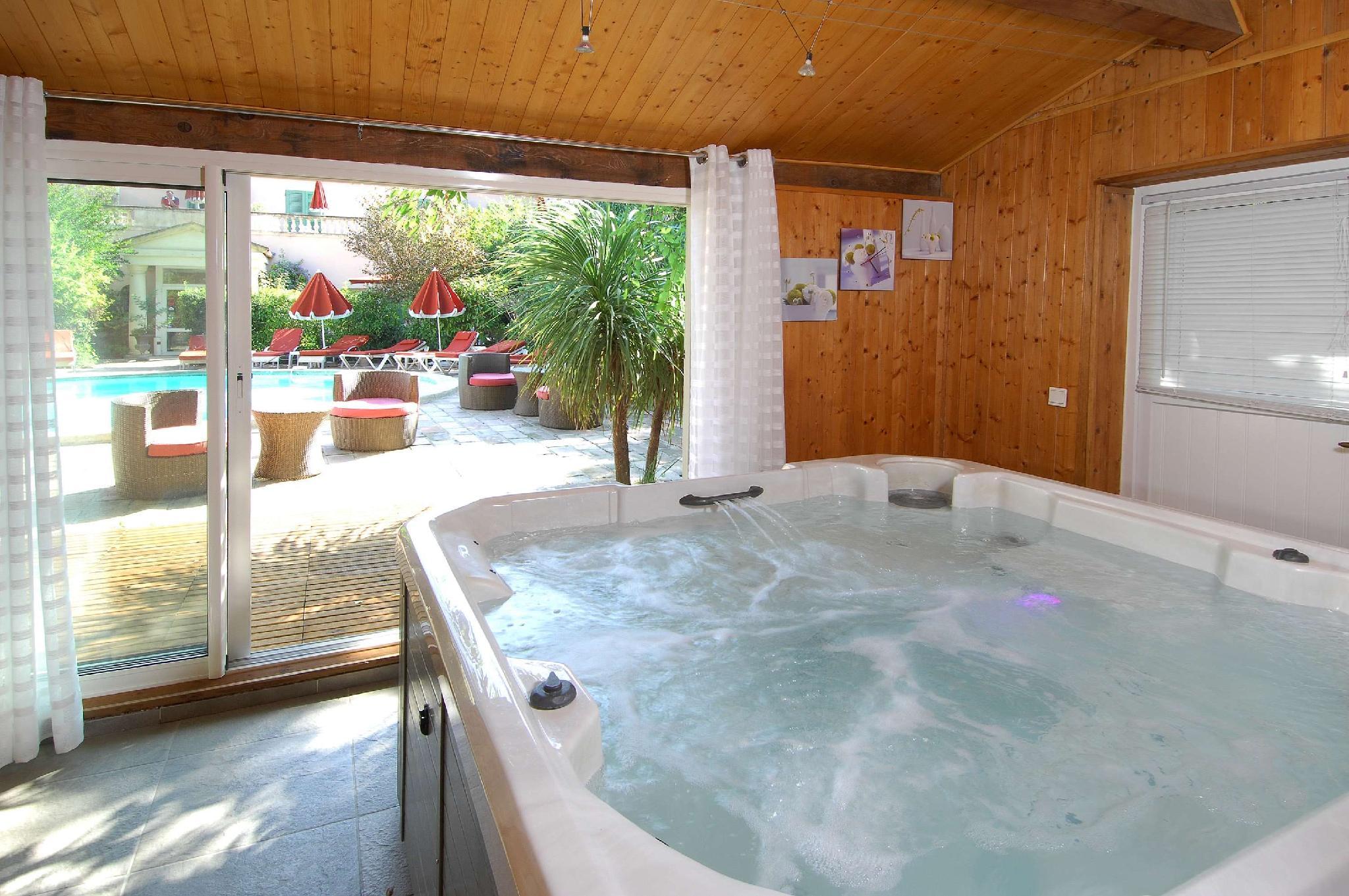 Bồn tắm nước nóng