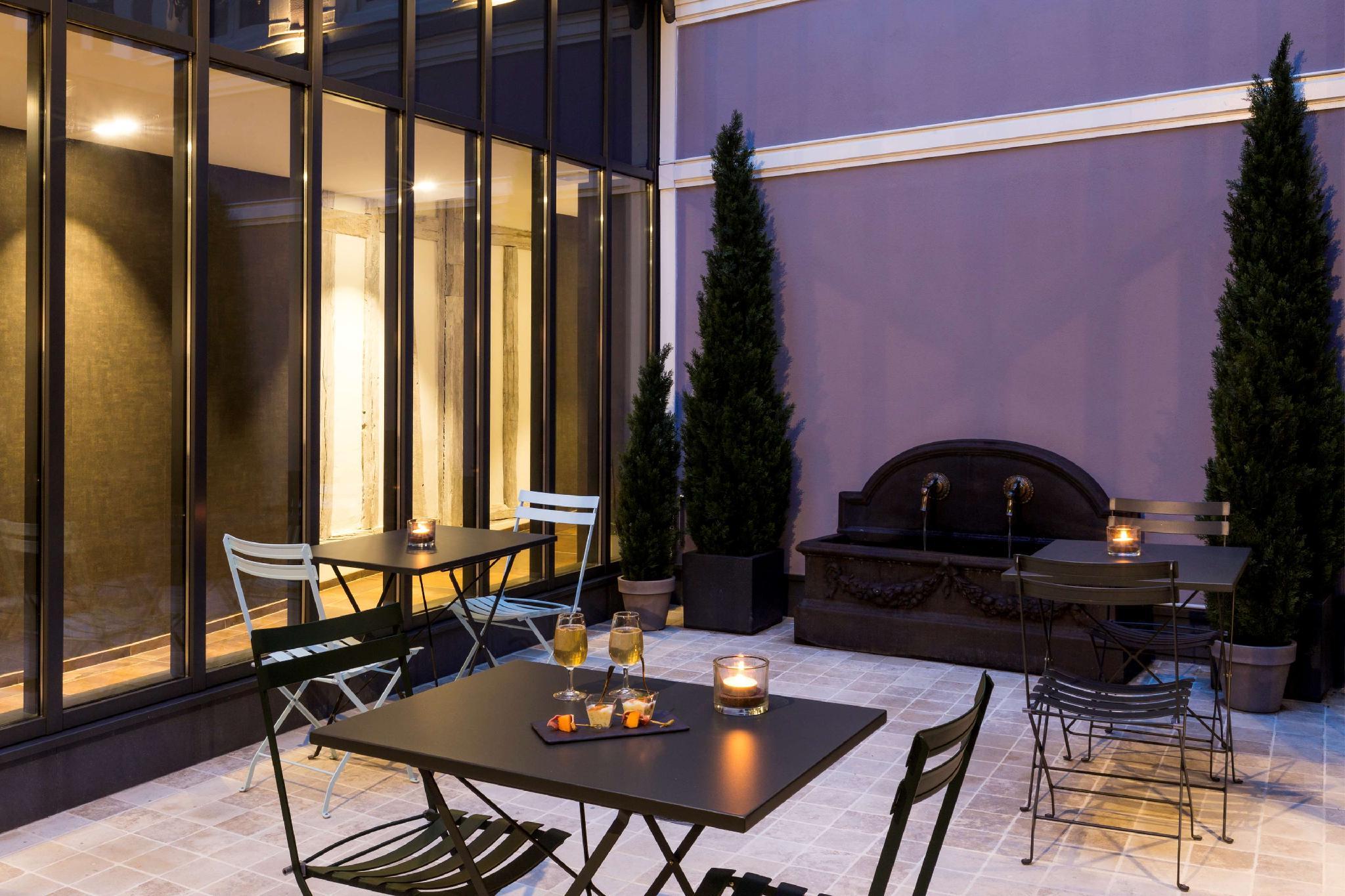 Ngoại cảnh khách sạn