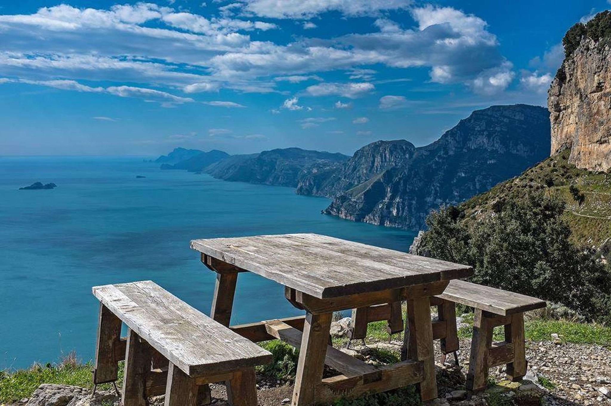 Khu vực xung quanh