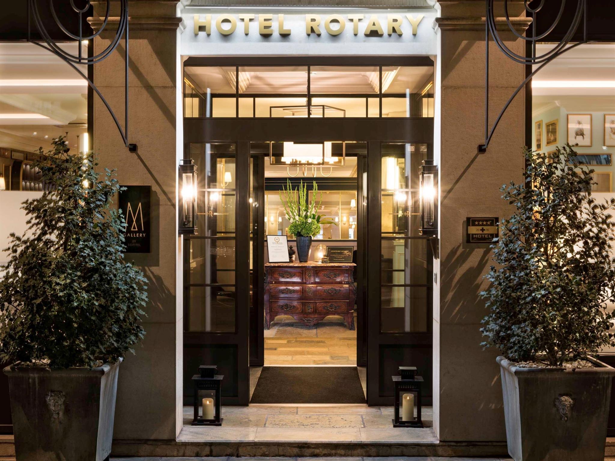 Ngoại cảnh khách sạn