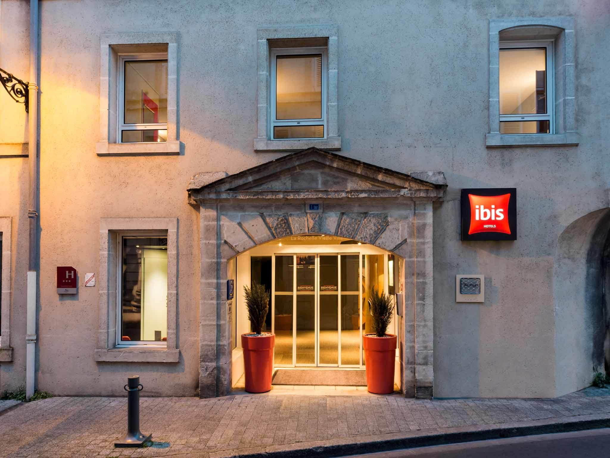 Ngoại cảnh khách sạn