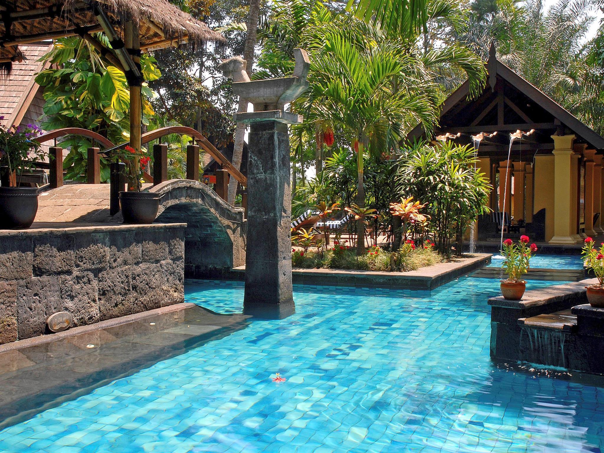 Ngoại cảnh khách sạn