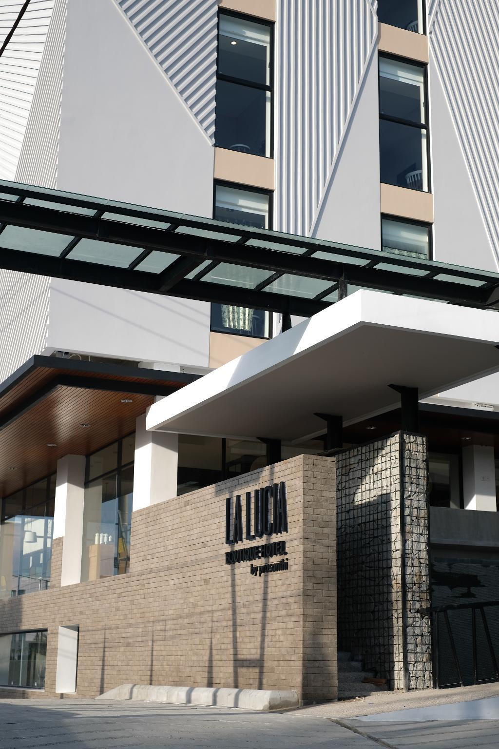 Ngoại cảnh khách sạn