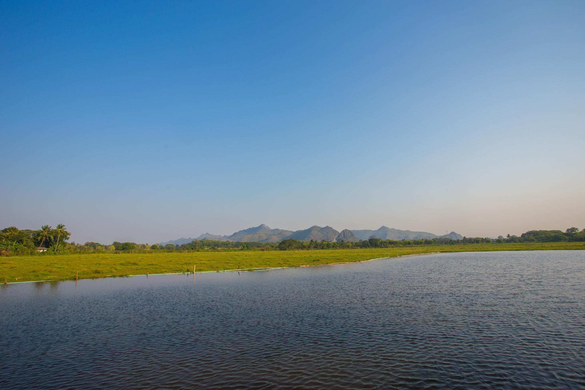 Khu vực xung quanh