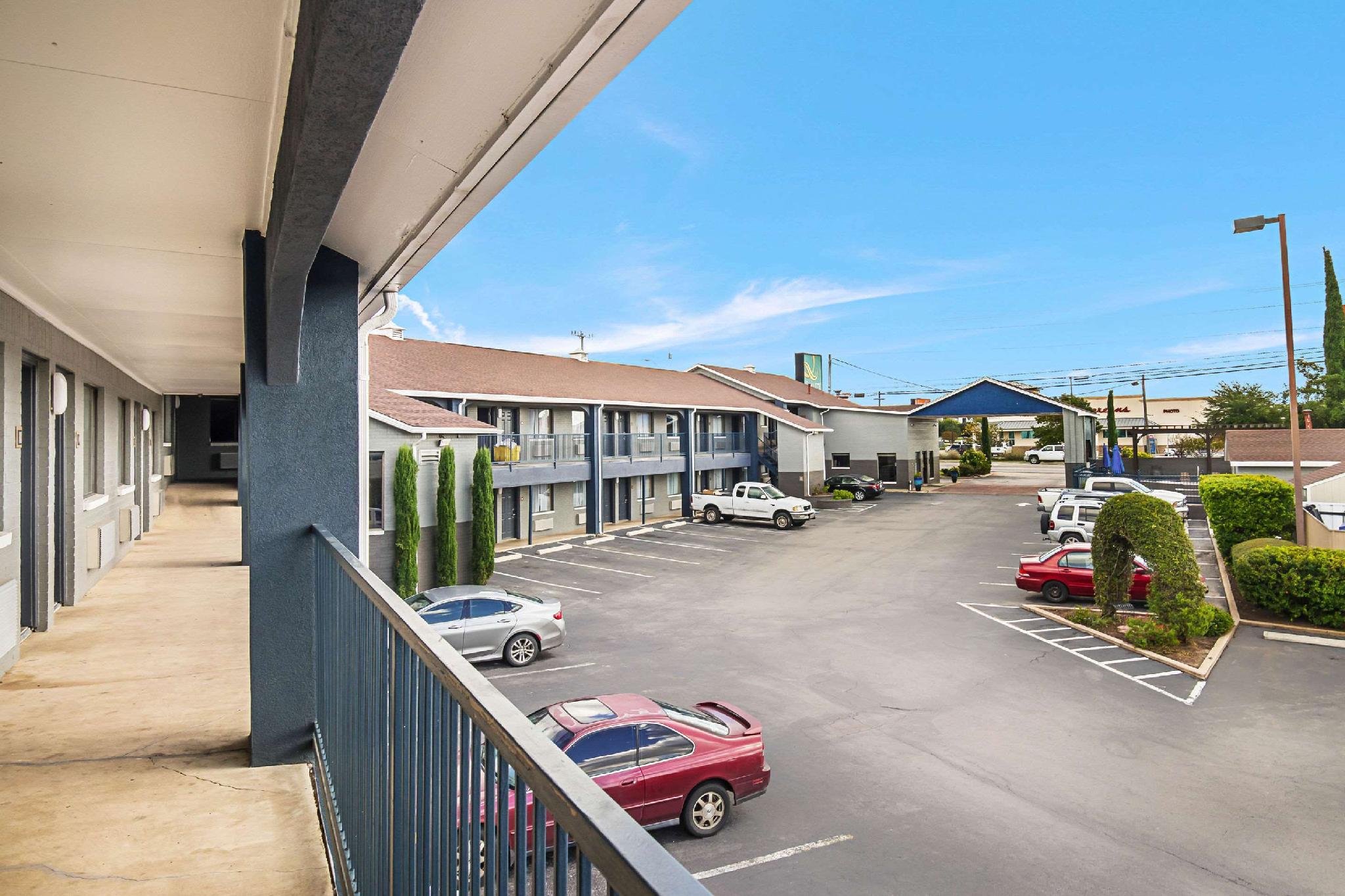 Ngoại cảnh khách sạn