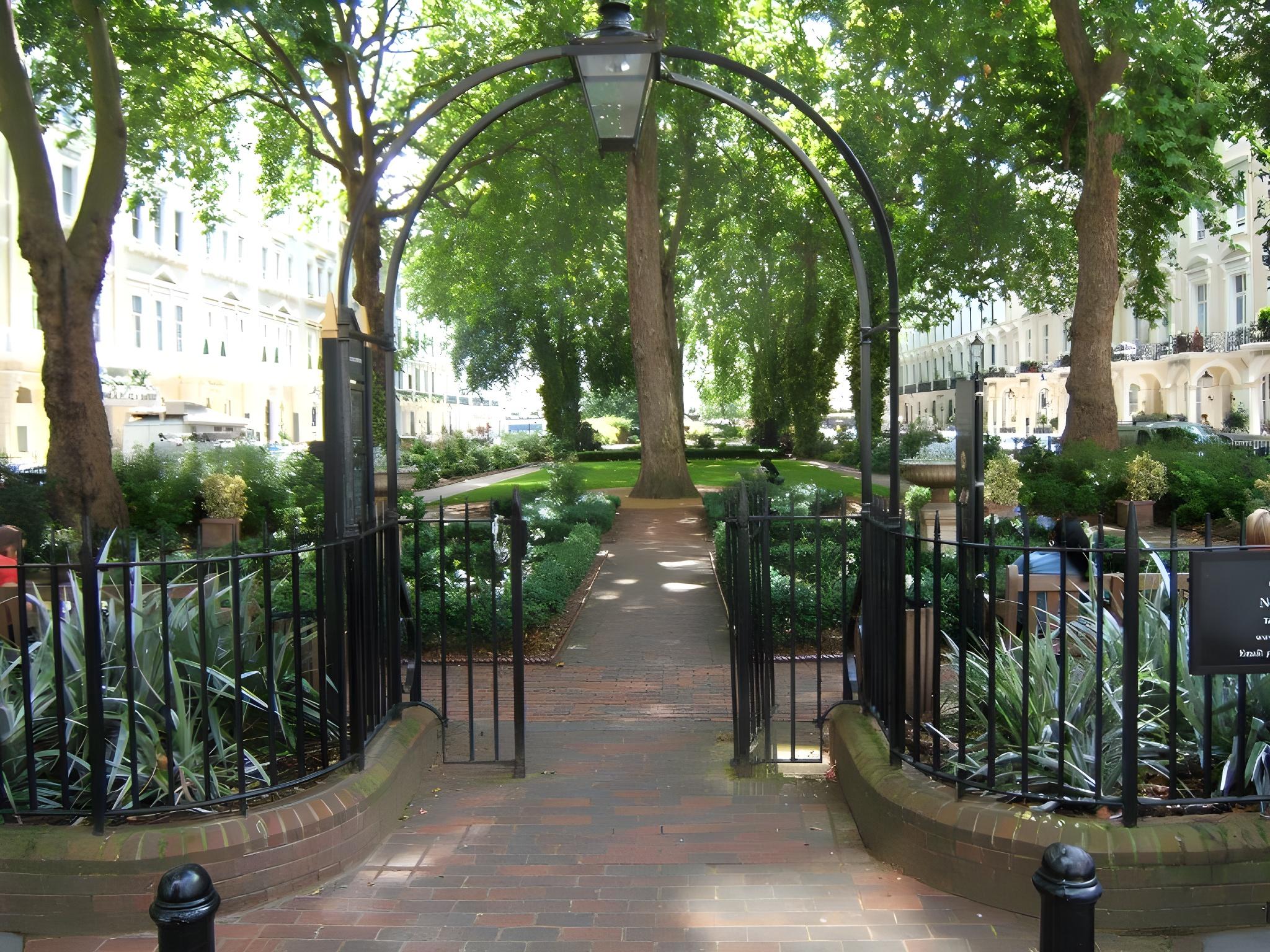 Khu vực xung quanh