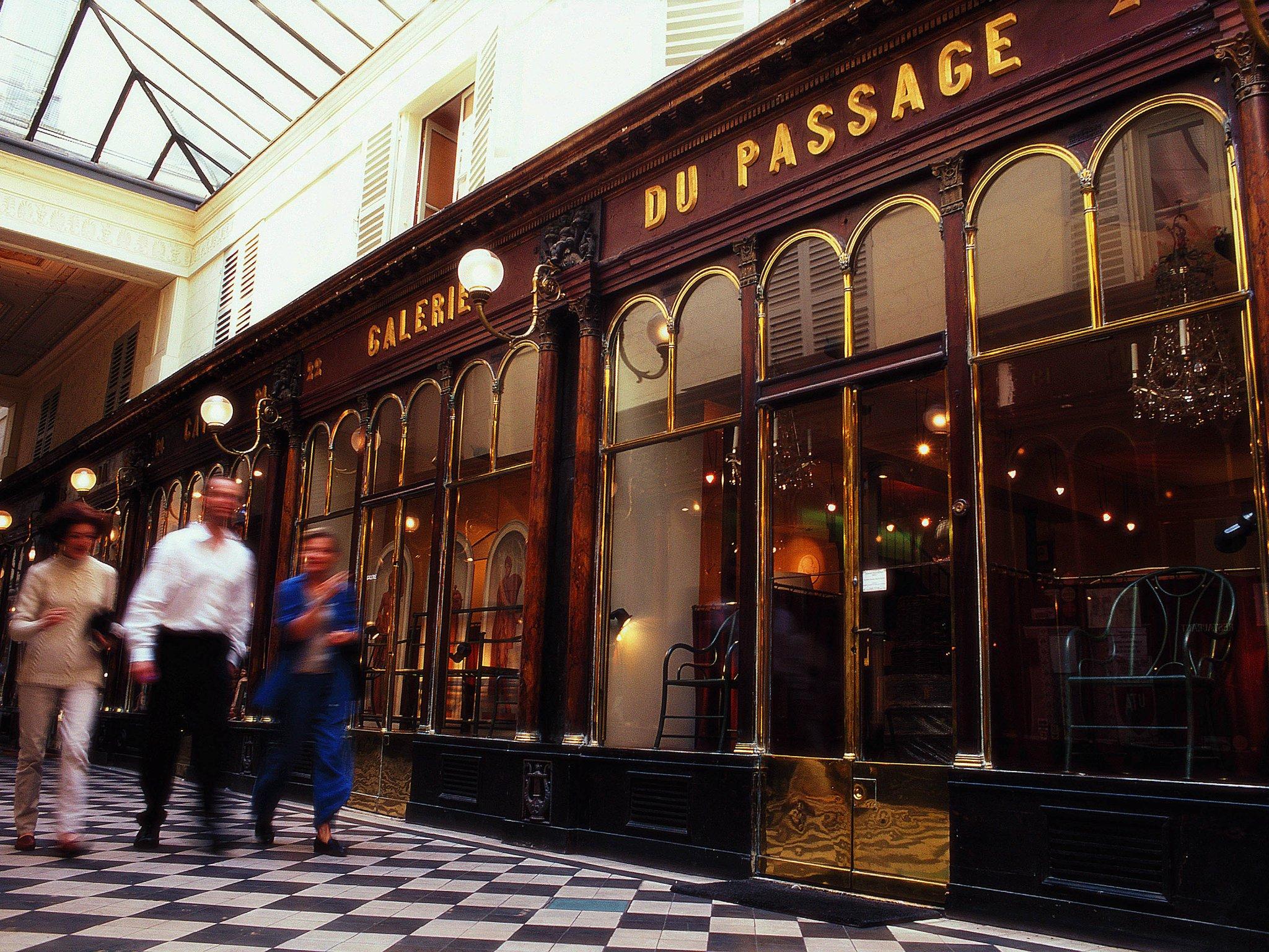 Khu vực xung quanh