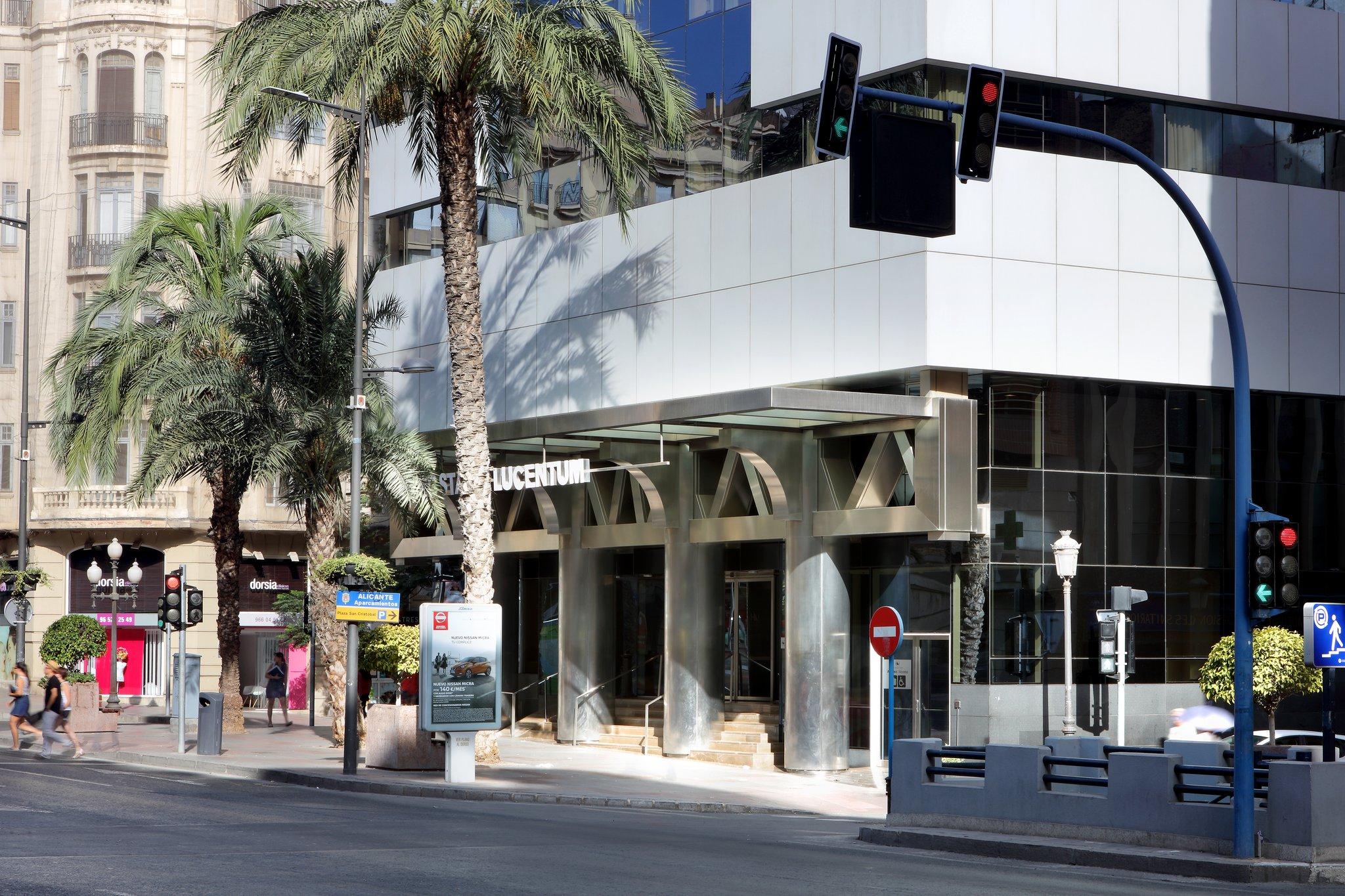 Ngoại cảnh khách sạn