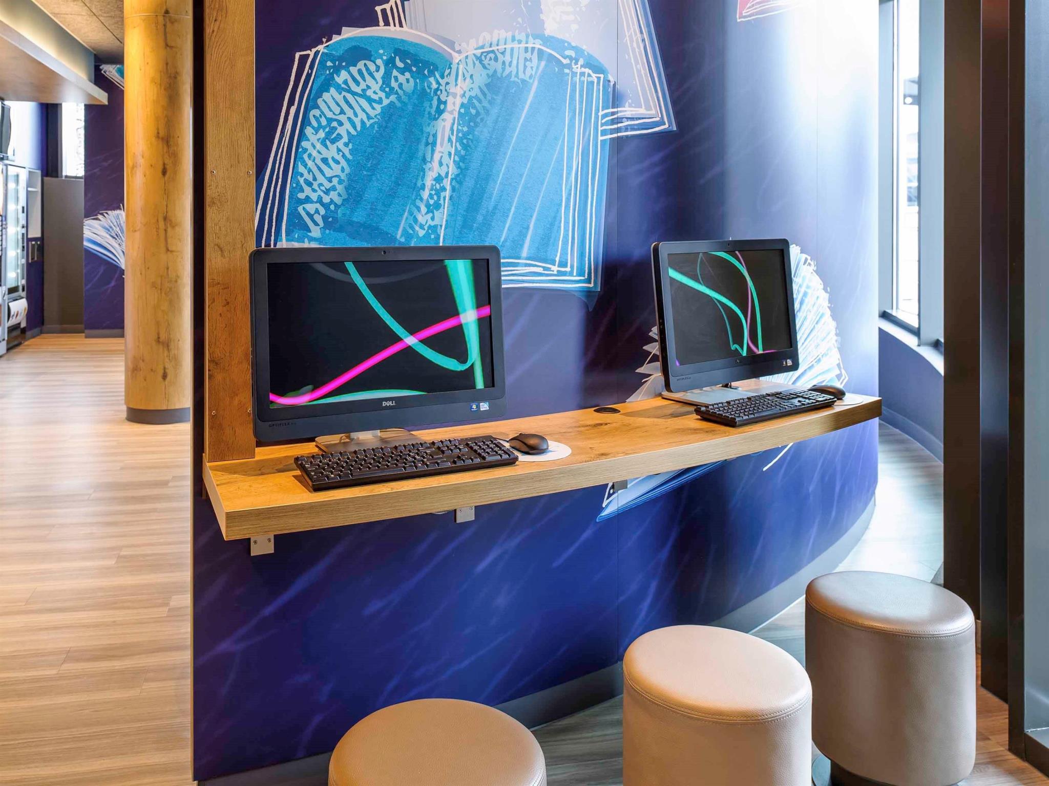 Trung tâm hội nghị