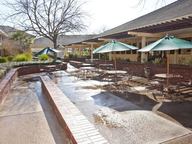 Ngoại cảnh khách sạn