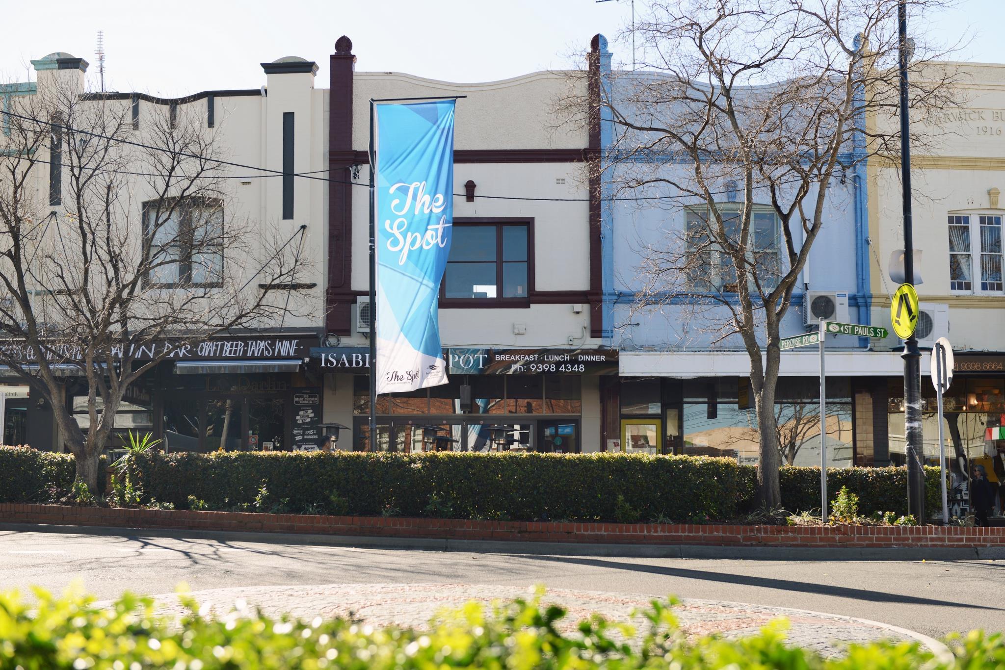 Nơi tham quan gần đây