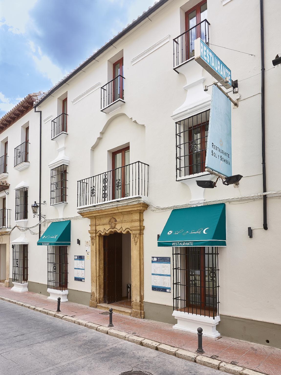 Ngoại cảnh khách sạn