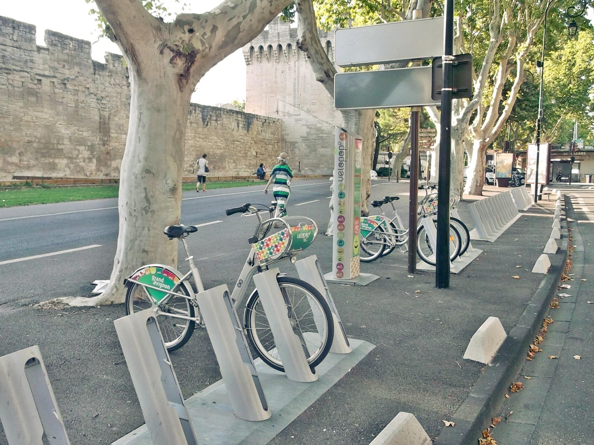 Khu vực xung quanh