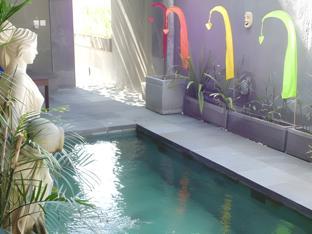 Khu vực xung quanh