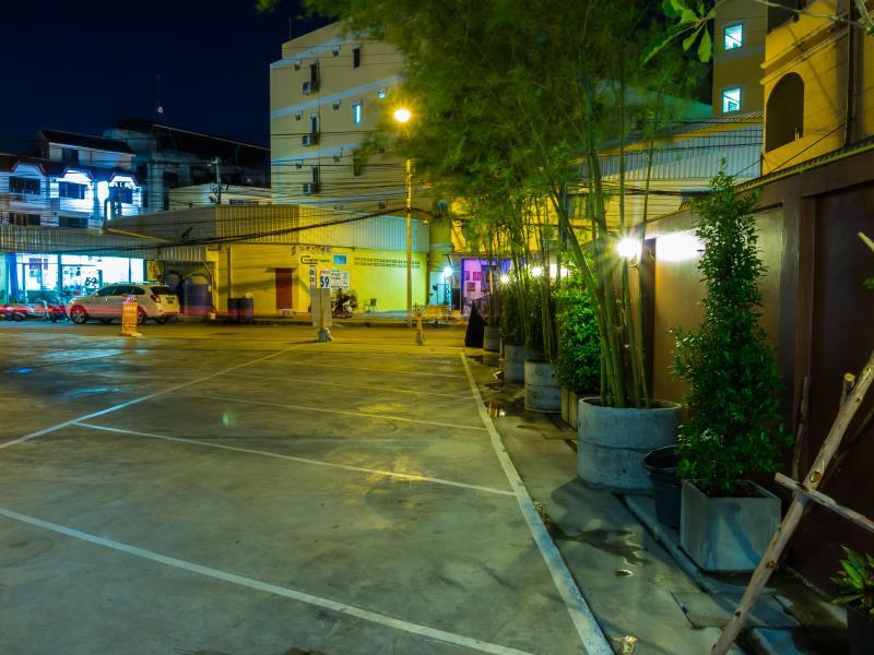 Khu vực xung quanh