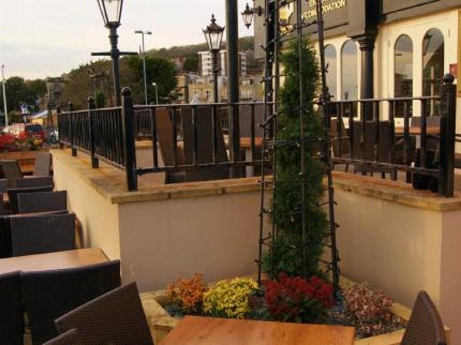 Ngoại cảnh khách sạn