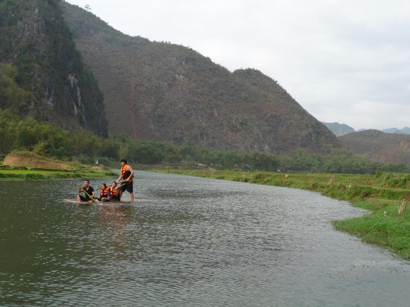 Nơi tham quan gần đây