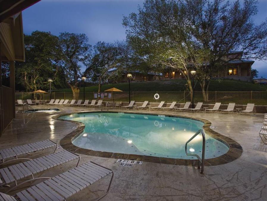 Khu vực xung quanh