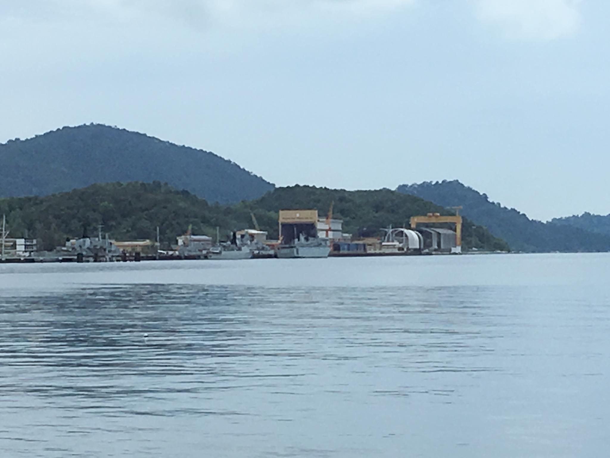 Khu vực xung quanh