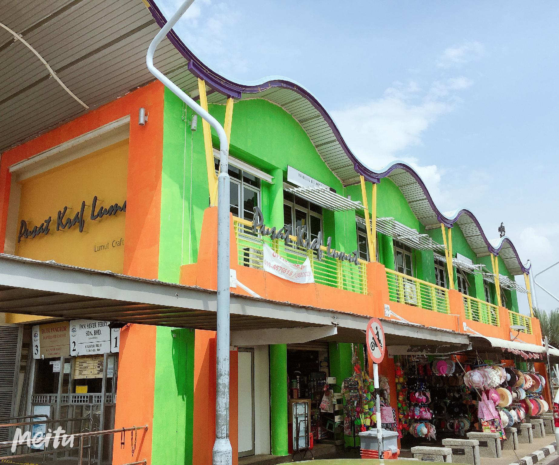 Nơi tham quan gần đây