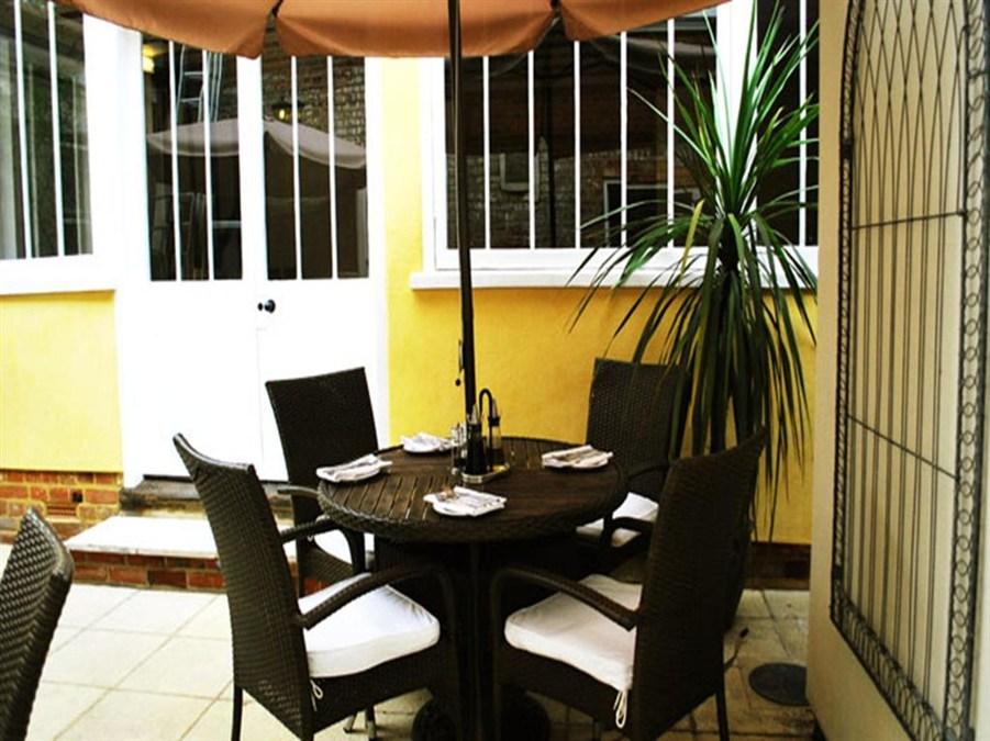 Khu vực xung quanh