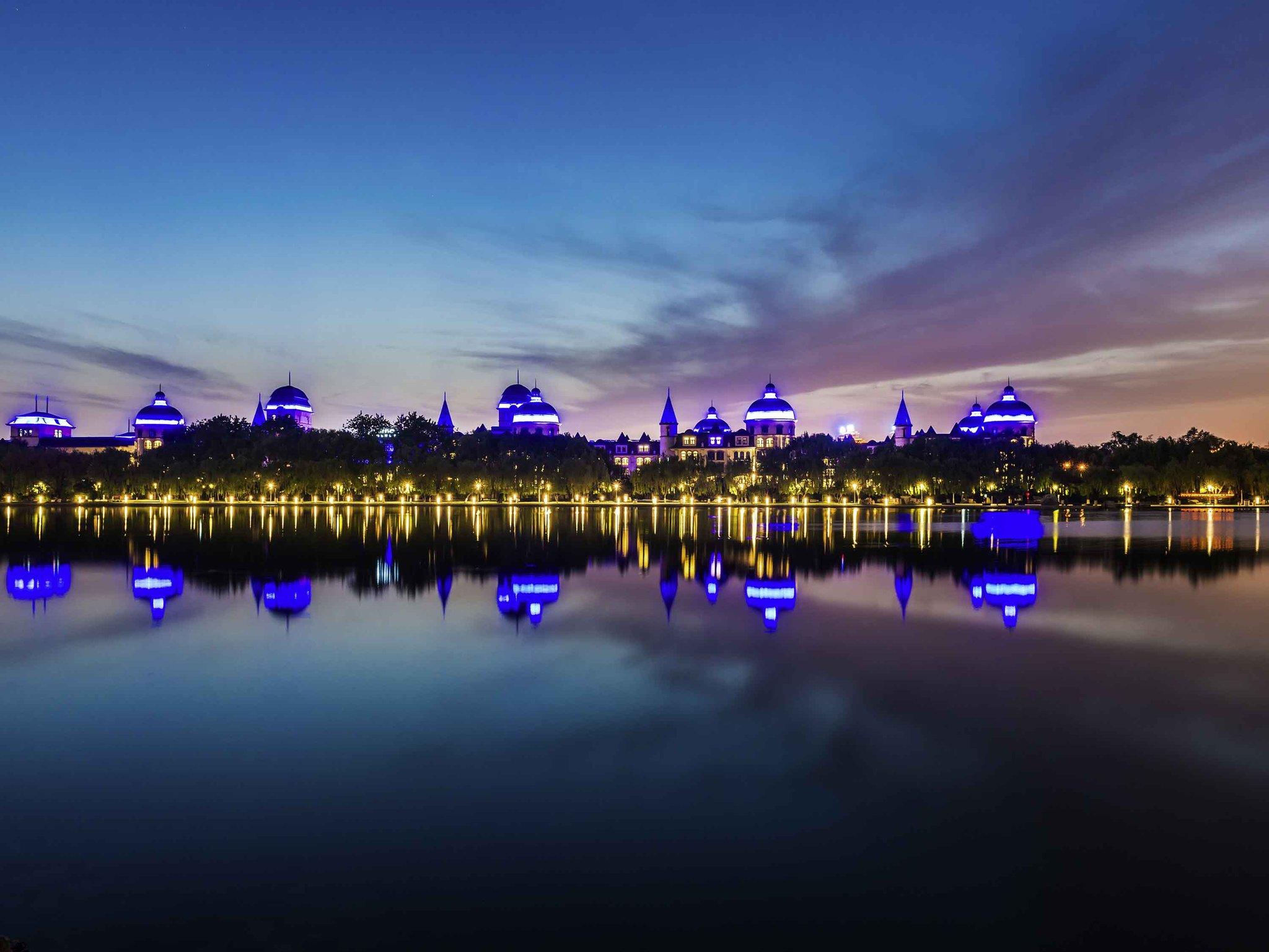 Khu vực xung quanh