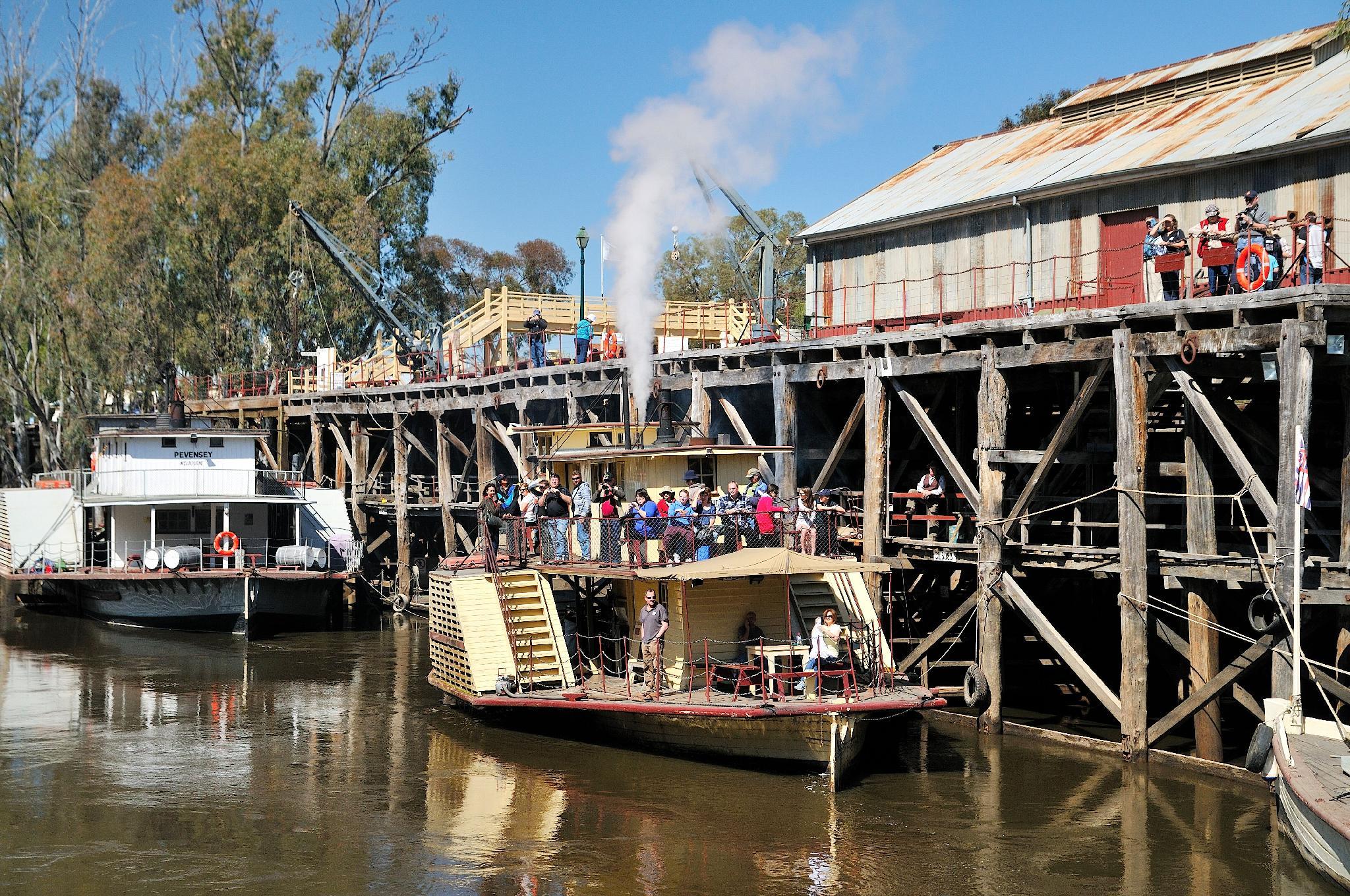 Nơi tham quan gần đây